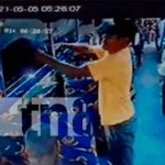Sujeto roba paquete en un bus de Matagalpa nicaragua, Matagalpa, robo, bus, sujeto, cámara de seguridad,