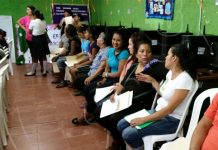 Padres de familia en Nicaragua matriculan a sus hijos para el año lectivo 2018