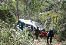 Colombia: 3 muertos y 13 heridos al caer autobús a abismo