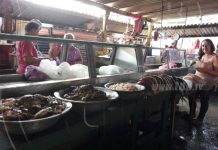 Oferta de mariscos en mercados de Managua