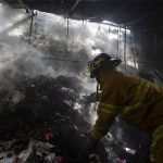 Fuerte incendio en el Mercado Oriental