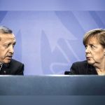 Merkel exhorta a Turquía a «conservar la cabeza fría»