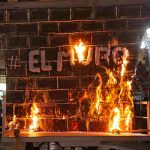 Queman en México una representación del muro de Donald Trump