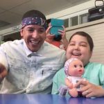 Video viral: Daddy Yankee canta «Despacito» con paciente de cáncer