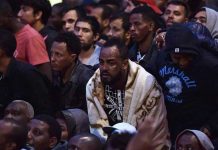 Desmantelan campamento de migrantes en el norte de París