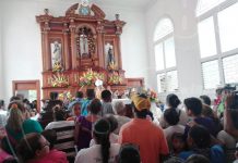 Arrancan las fiestas de Minguito con la bajada de la diminuta imagen