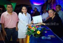 Ministerio de Salud entrega certificado a auxiliares de enfermería
