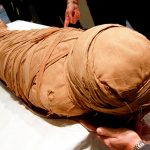 Encuentran 17 momias en el centro de Egipto