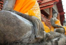 Hallan restos de esculturas budistas en monasterio de Tailandia