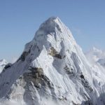 Hallan 4 cuerpos en el campo más alto del Everest