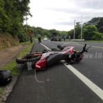 Motociclista resulta lesionado tras accidente en Carretera Nueva a León