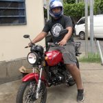 Nueva moto para bombero que fue víctima de robo durante incendio en el Oriental