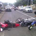 Invasión de carril provoca choque entre motociclistas en Monte Tabor