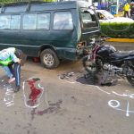 León: Motociclista pierde la vida al estrellarse contra un vehículo estacionado