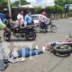 Imprudencia de motociclista en Managua la deja tendida en el pavimento nicaragua, managua, accidente, motociclista, lesiones,