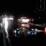 Fatal: Madre e hijo mueren al chocar contra un camión