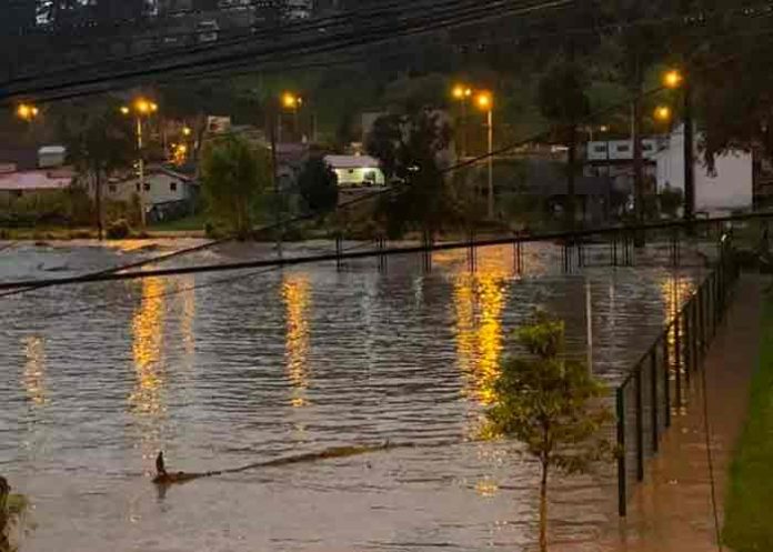 ecuador, muerte, lluvias, inundaciones,