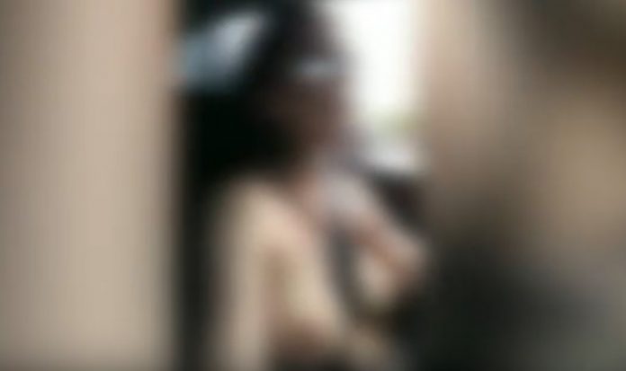 mujer-topless