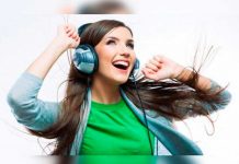 Escuchar música alegre alimenta la creatividad, según un estudio