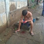 Amigo de tragos le revienta la nariz