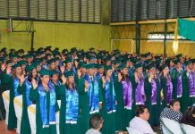 Comunidad universitaria gradúa a 121 nuevos profesionales y 12 másteres en Nueva Guinea