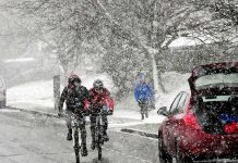 La nieve interrumpe viajes en el centro de Inglaterra
