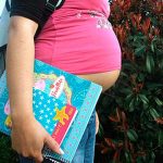 Niña de diez años resulta embarazada tras meses de violaciones por parte de la pareja de su madre