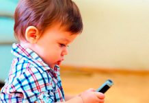 Descubre que le sucede a los niños que usan smartphones