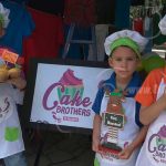 Niños emprendedores establecen su propio negocio Cake Brothers
