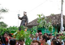 Colorido desfile por amor a la patria en la isla de Ometepe