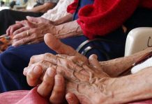 OMS denuncia el aumento de abusos a personas mayores