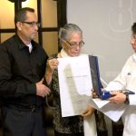 Entregan Orden José de Marcoleta a familiares del ex embajador, compañero Adolfo Moncada