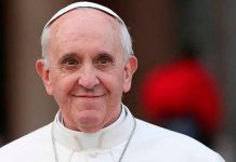 Un millón de fieles se reúnen para la misa del papa Francisco