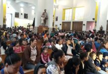 Niños y niñas viven devoción por Niño Dios en Catedral de Managua