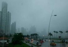 Hundimiento de una calle y otros incidentes menores por lluvias en Panamá