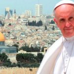 El papa pide paz y convivencia en Tierra Santa en su encuentro con patriarca