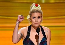 Paris Jackson aparece en los Grammy