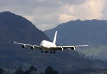 Una aerolínea colombiana quiere llevar pasajeros de pie