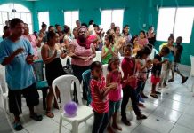 Familias de tripulantes desaparecidos en el Caribe, elevan plegarias al creador