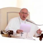 El papa pide a los cardenales ser «abuelos soñadores» y rechaza gerontocracia