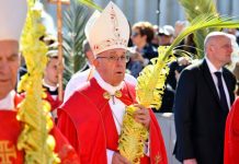 El papa condena firmemente el terrorismo en la misa de Domingo de Ramos