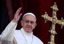 El papa llama a movilizarse ante pobreza en primer mensaje de Jornada Mundial