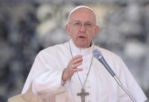 El papa tacha de «masacre inaceptable» el ataque en Siria
