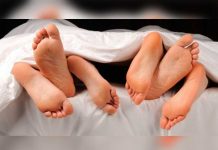 Captan escandaloso trío al aire libre ¡digno de un video XXX!