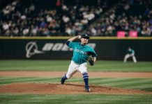 Erasmo imponente ante los Indios