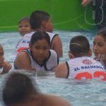 Niños atletas del Salvador encantados con el Parque acuático