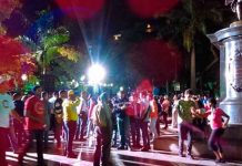 Venezolanos esperan en la Plaza Bolívar resultados de la elección Constituyente