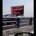 Al estilo Galerías proyectan porno en pantalla comercial de México