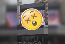 Piratean pantalla de publicidad y pasan escenas porno en Argentina