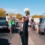 Estudiante invita a Emma Stone a su «prom» estilo La La Land